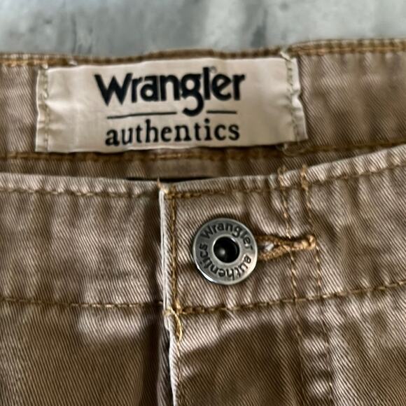 Wrangler authentics Mens size 42 Light Brown Cargo Shorts Gorpcore Outdoor - Picture 2 of 12